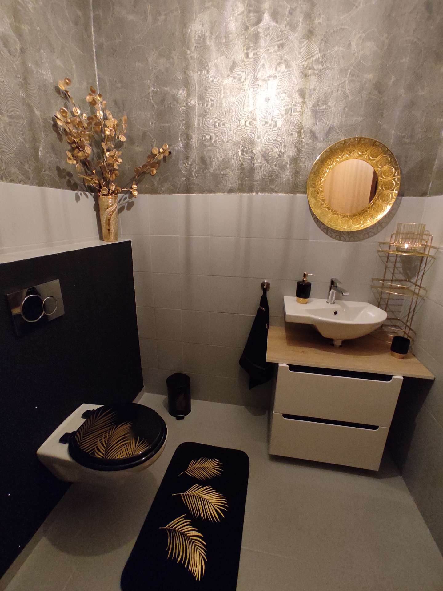 Toaleta vynovená kriedovými farbami Annie Sloan Chalk Paint