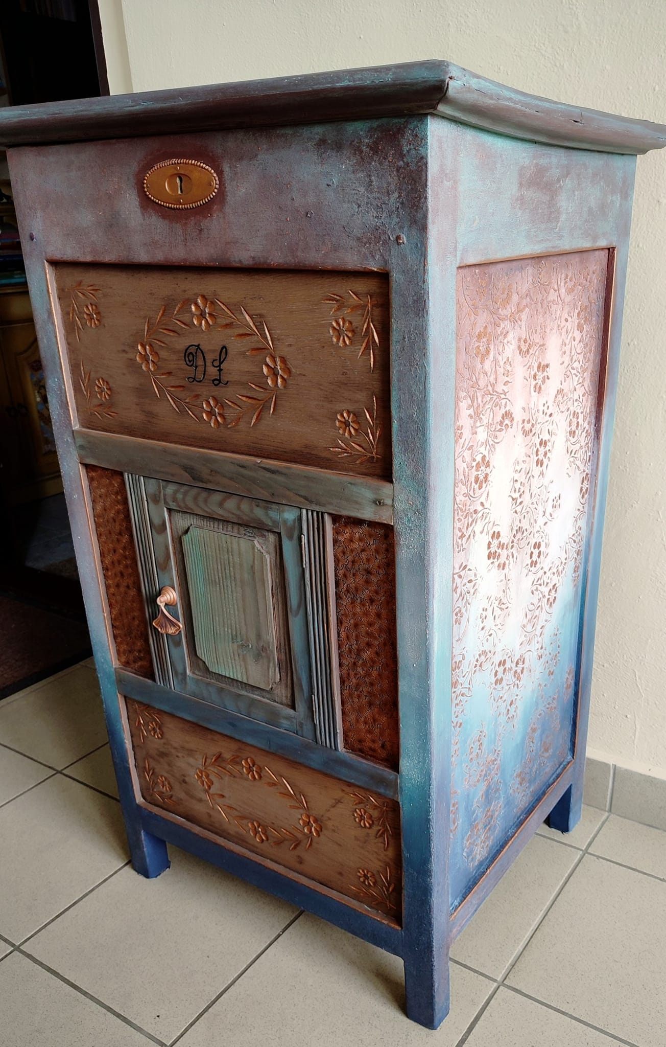 Parinovaná starodávna skrinka Annie Sloan