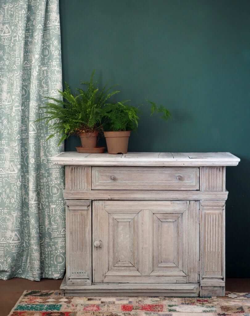 Dubový nábytok natretý kriedovou farbou Chalk Paint™